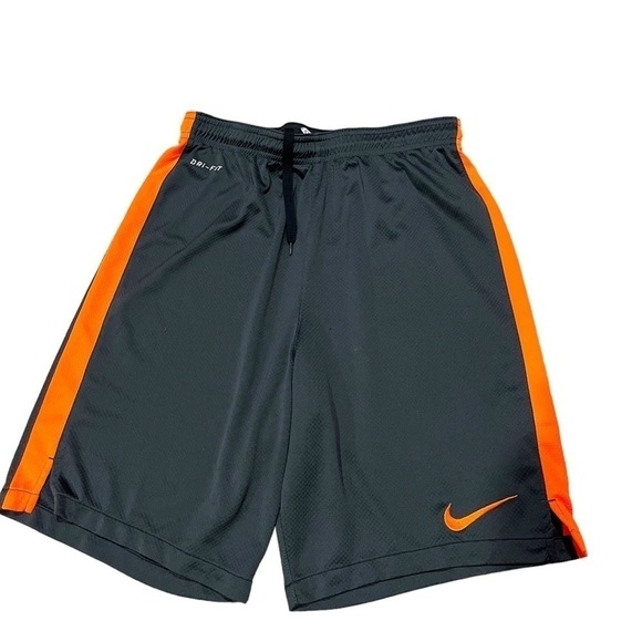 Nike boys dri fit grey shorts size medium - Picture 1 of 3